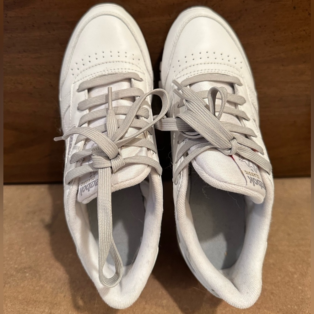Women’s Reebok Classics Size 6.5